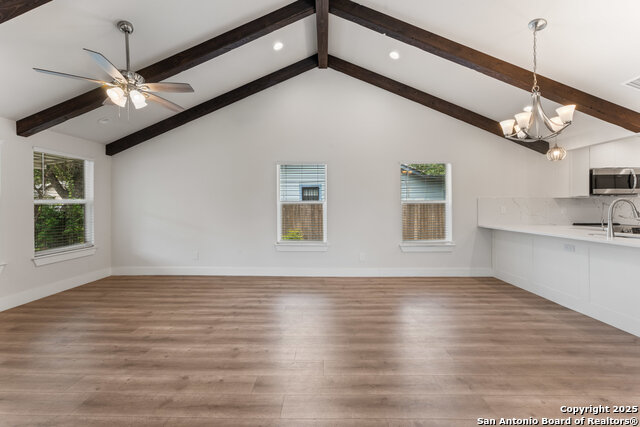 Listing photo id 20 for 111 Young W