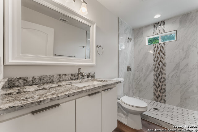 Listing photo id 22 for 111 Young W