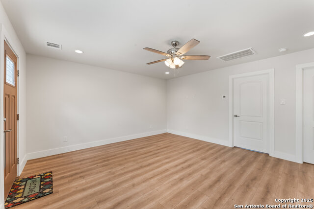 Listing photo id 5 for 111 Young W