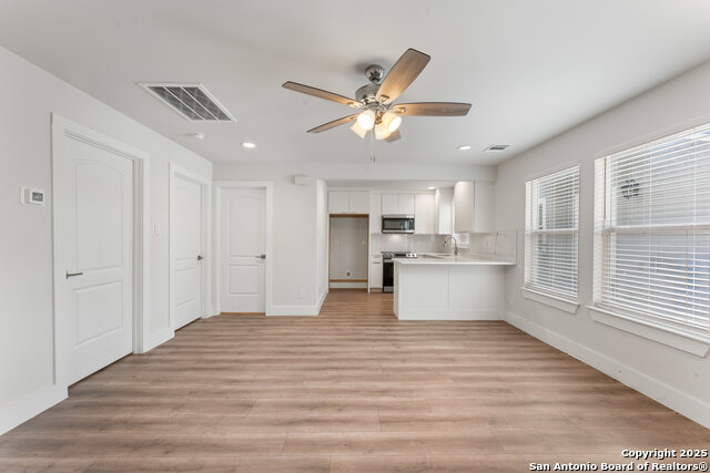 Listing photo id 7 for 111 Young W