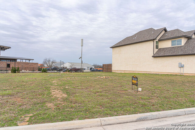 Image 19 of 28 For 917 Gruene Place