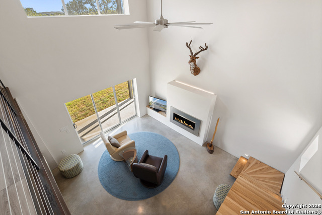 Image 10 of 40 For 370 Gray Wolf