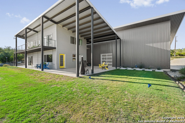 Image 15 of 40 For 370 Gray Wolf