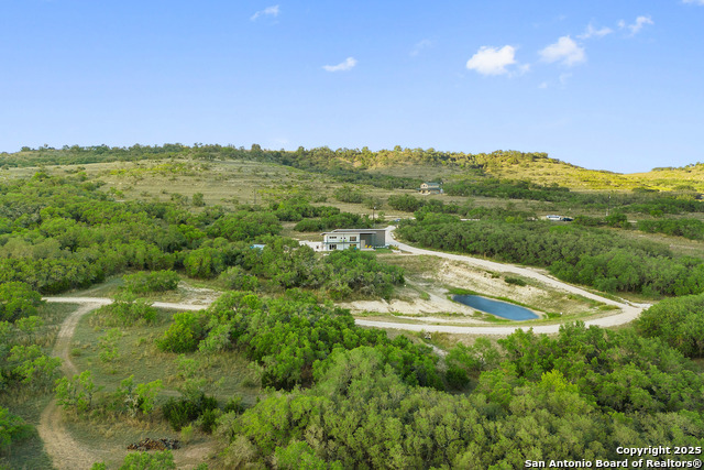 Image 27 of 40 For 370 Gray Wolf