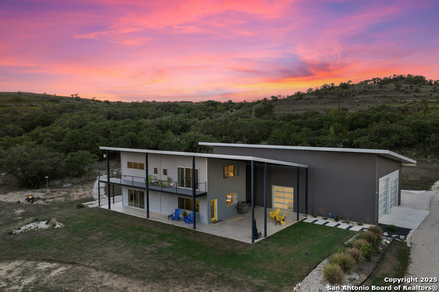 Image 30 of 40 For 370 Gray Wolf