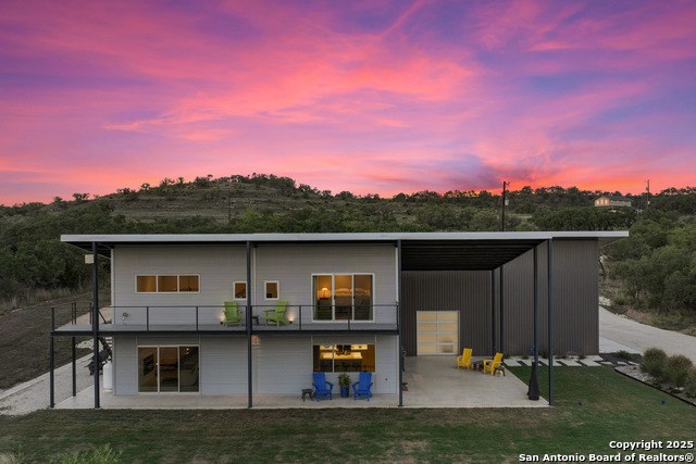 Image 31 of 40 For 370 Gray Wolf