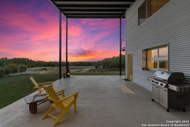 Image 33 of 40 For 370 Gray Wolf