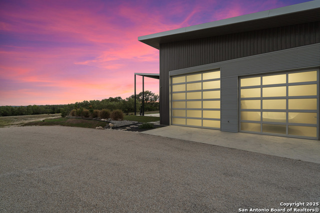 Image 35 of 40 For 370 Gray Wolf