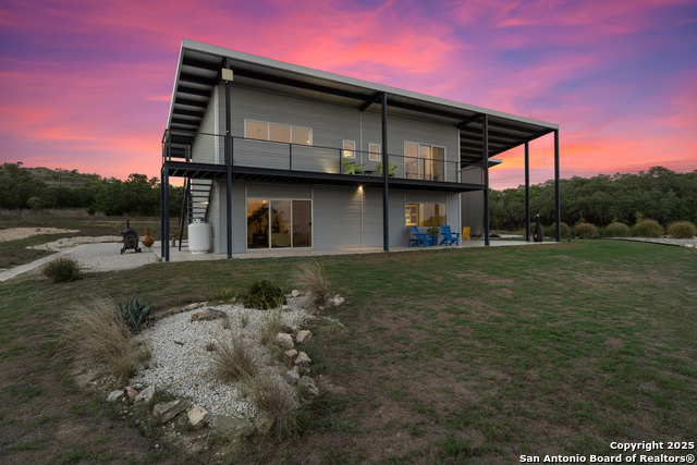 Image 36 of 40 For 370 Gray Wolf