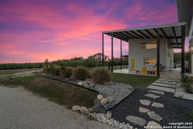 Image 4 of 40 For 370 Gray Wolf