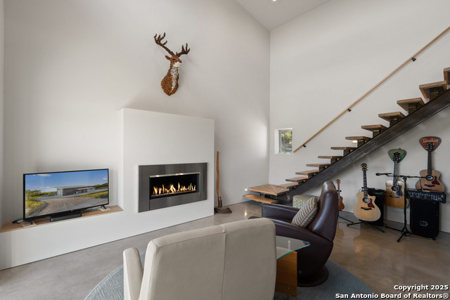 Image 7 of 40 For 370 Gray Wolf