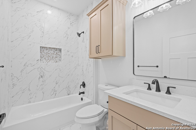 Listing photo id 14 for 2108 Athens Ave