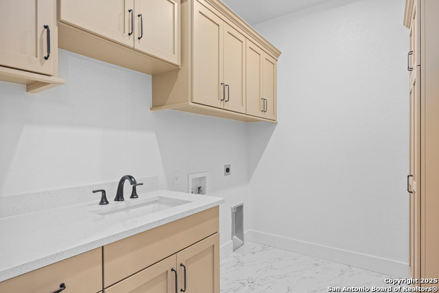 Listing photo id 16 for 2108 Athens Ave