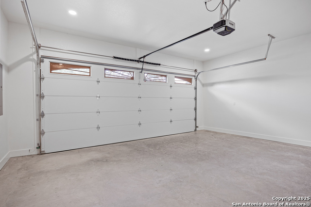 Listing photo id 17 for 2108 Athens Ave