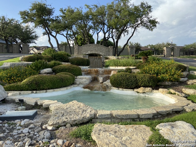 Listing photo id 0 for 2108 Athens Ave