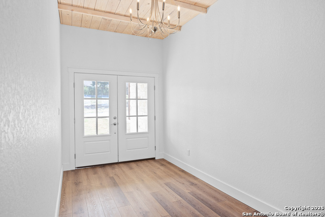 Listing photo id 8 for 2005 Valencia Dr