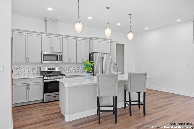 Listing photo id 10 for 2005 Valencia Dr