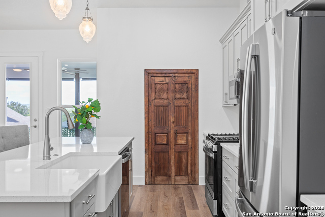 Listing photo id 11 for 2005 Valencia Dr