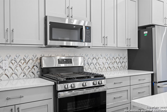 Listing photo id 14 for 2005 Valencia Dr