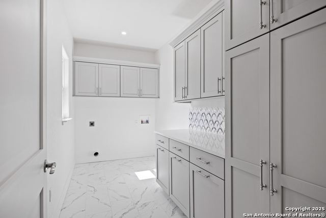 Listing photo id 15 for 2005 Valencia Dr