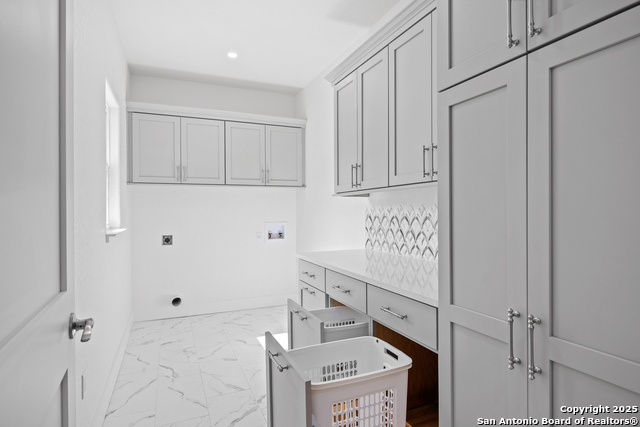 Listing photo id 16 for 2005 Valencia Dr