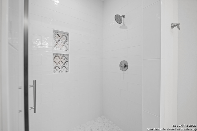 Listing photo id 19 for 2005 Valencia Dr