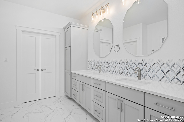 Listing photo id 20 for 2005 Valencia Dr