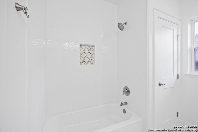 Listing photo id 23 for 2005 Valencia Dr