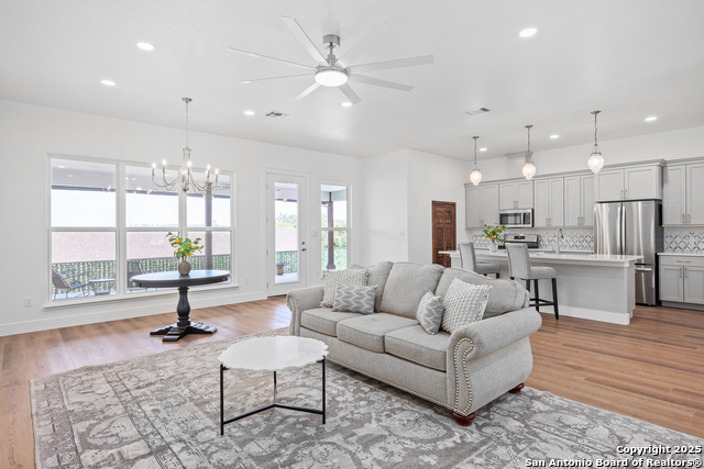 Listing photo id 1 for 2005 Valencia Dr