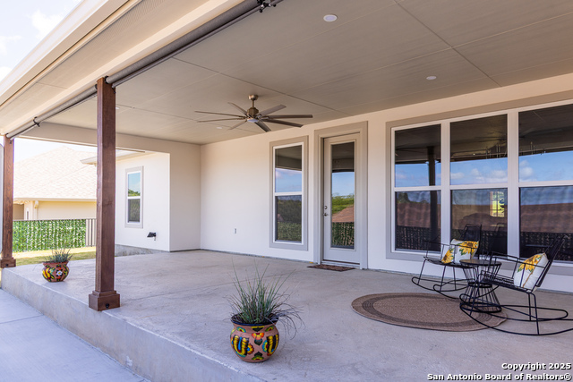 Listing photo id 28 for 2005 Valencia Dr