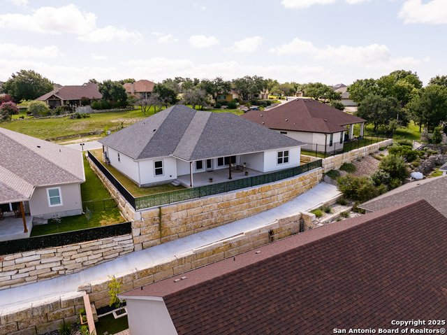 Listing photo id 29 for 2005 Valencia Dr