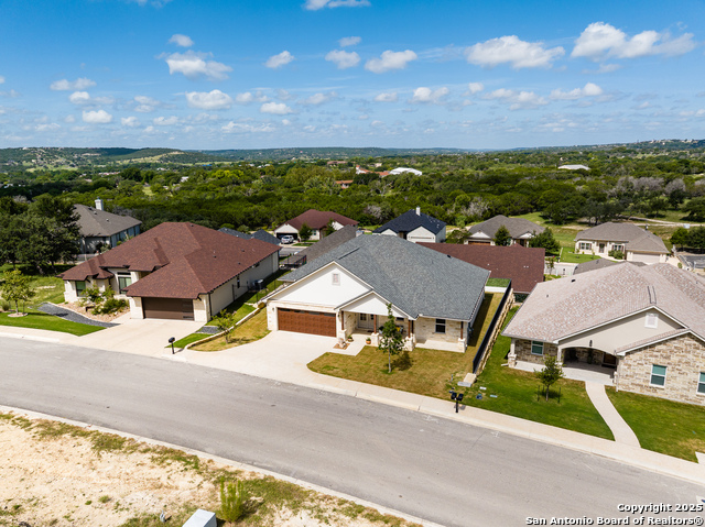 Listing photo id 31 for 2005 Valencia Dr