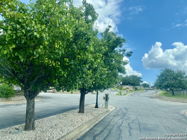 Listing photo id 33 for 2005 Valencia Dr