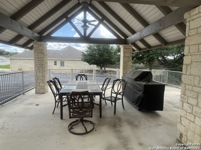 Listing photo id 34 for 2005 Valencia Dr