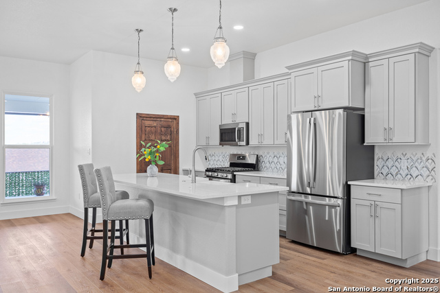 Listing photo id 2 for 2005 Valencia Dr