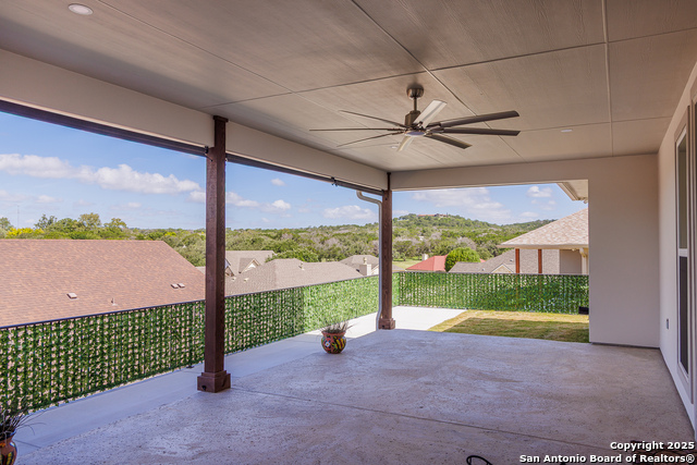 Listing photo id 5 for 2005 Valencia Dr