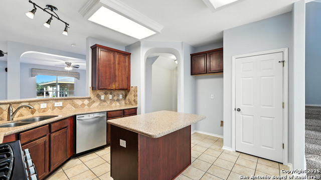 Listing photo id 10 for 15107 Wingheart