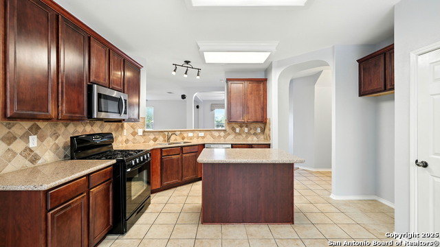 Listing photo id 5 for 15107 Wingheart