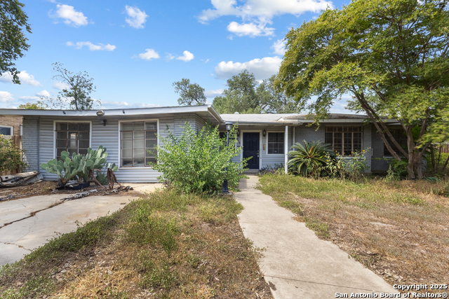 Details for 215 Oakleaf Dr, San Antonio, TX 78209