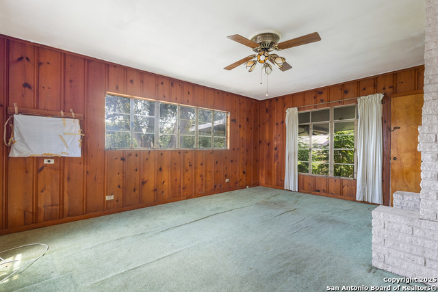 Image 10 of 26 For 215 Oakleaf Dr