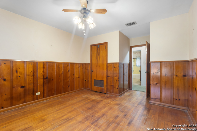 Image 19 of 26 For 215 Oakleaf Dr