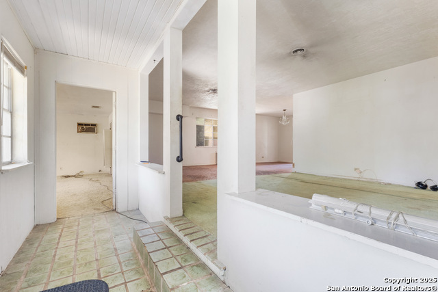 Image 4 of 26 For 215 Oakleaf Dr