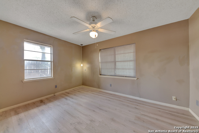 Listing photo id 11 for 1400 Saint Edwards