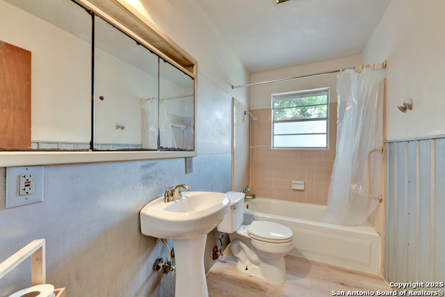 Listing photo id 15 for 1400 Saint Edwards