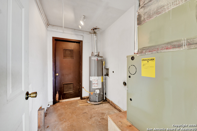 Listing photo id 16 for 1400 Saint Edwards