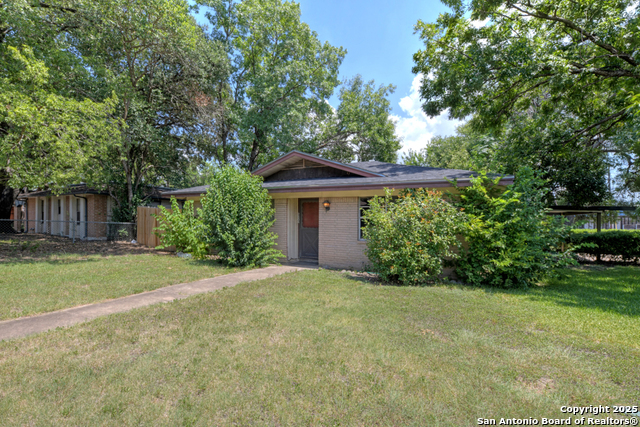 Listing photo id 19 for 1400 Saint Edwards