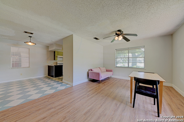 Listing photo id 23 for 1400 Saint Edwards