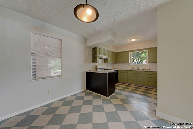 Listing photo id 24 for 1400 Saint Edwards