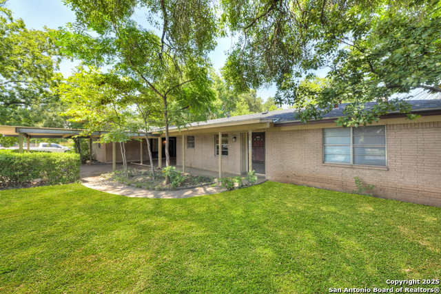 Listing photo id 1 for 1400 Saint Edwards
