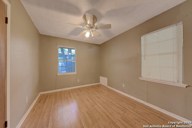 Listing photo id 28 for 1400 Saint Edwards